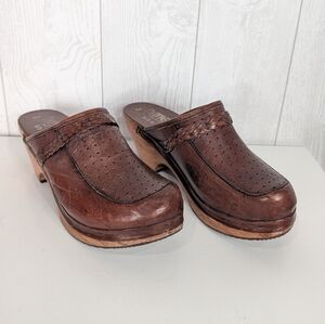 Danelle Clogs Women's Size 8 Brown Leather With Wooden Heel Sole Vintage